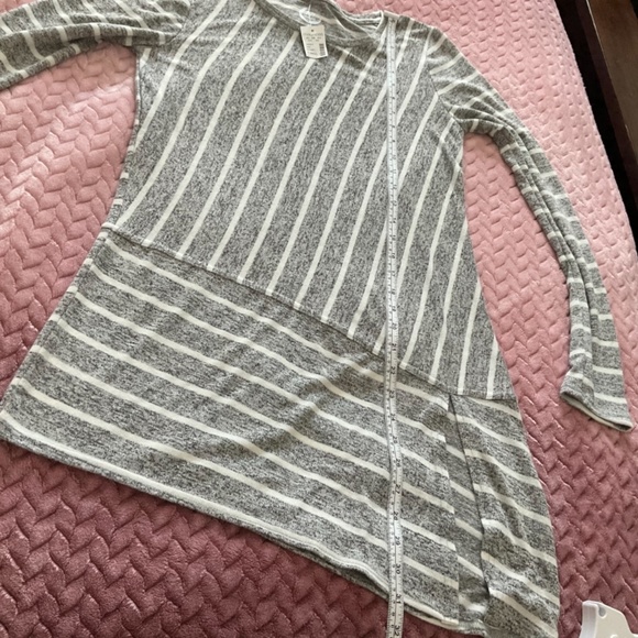 Maurice’s Grey and White Striped Tunic - Size XS - Picture 7 of 7
